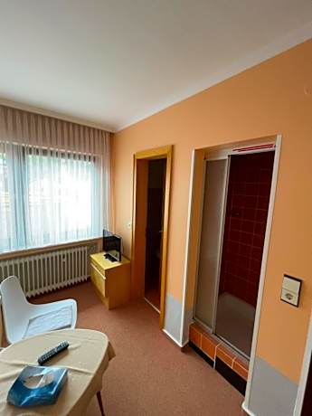 Dreibettzimmer-Einfach-Eigenes Badezimmer