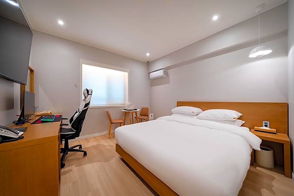 MONO HOTEL