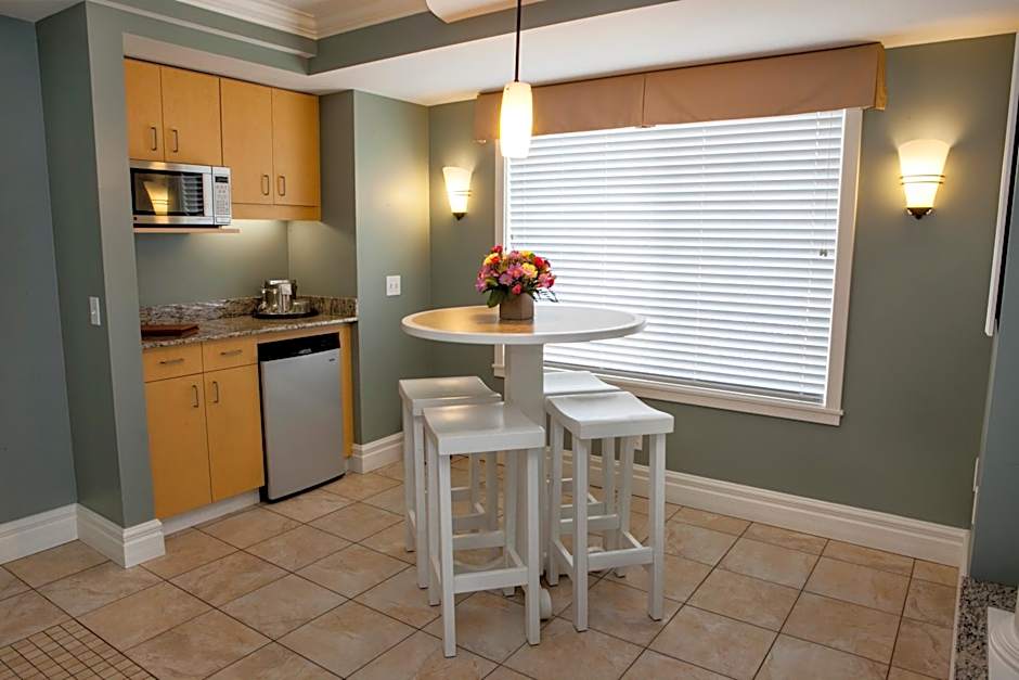 Watkins Glen Harbor Hotel