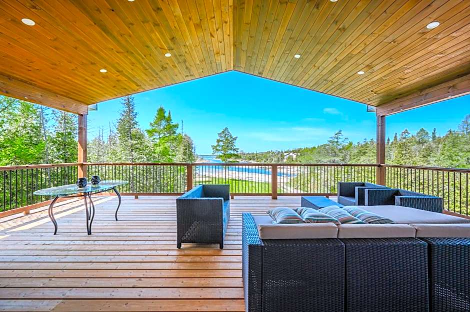 Luxury Lakefront Escape w Games Room