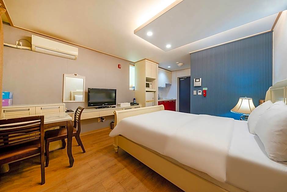 Ean Residence