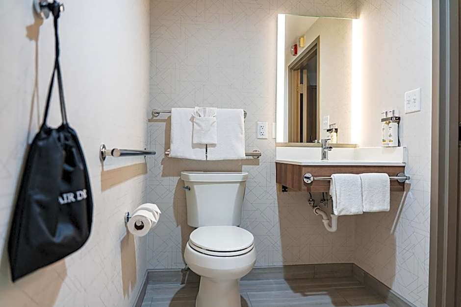 Holiday Inn Express Frazer - Malvern By IHG