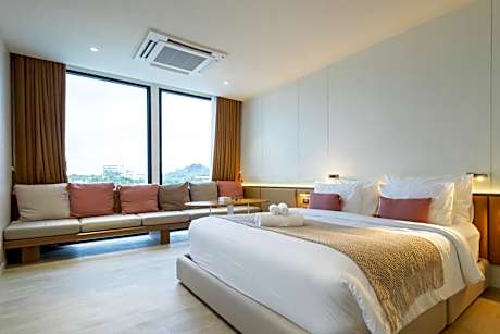 Deluxe King Room