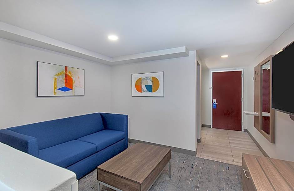 Holiday Inn Express & Suites Columbus at Northlake By IHG