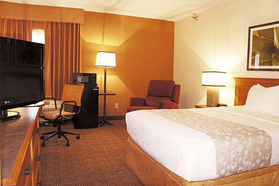 La Quinta Inn & Suites by Wyndham Kansas City North