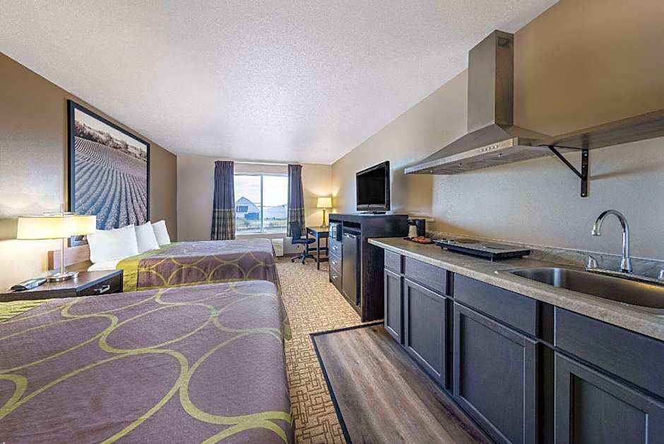 Photo 1 of 2 of 2 Queen Beds, Kitchenette, Non-Smoking