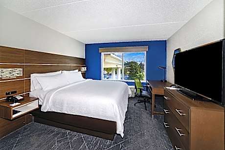 1 King Bed Standard Comm Access