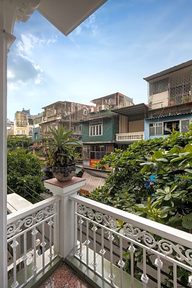 Little Diamond Hotel