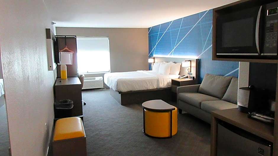 Comfort Inn & Suites Grand Forks near Alerus Center