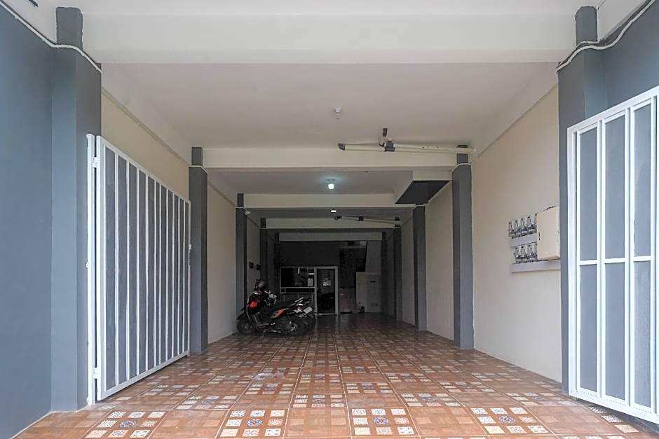 RedDoorz near Laweyan Gentan