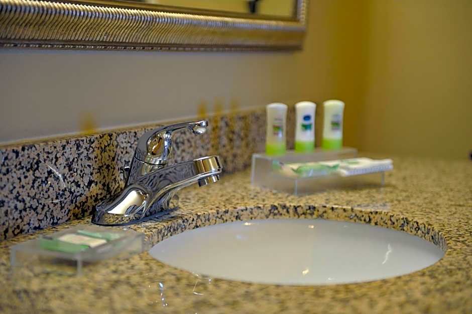 Country Inn & Suites by Radisson, Washington at Meadowlands, PA