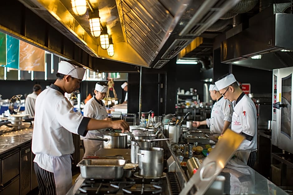 Ramada Plaza by Wyndham Bangkok Menam Riverside