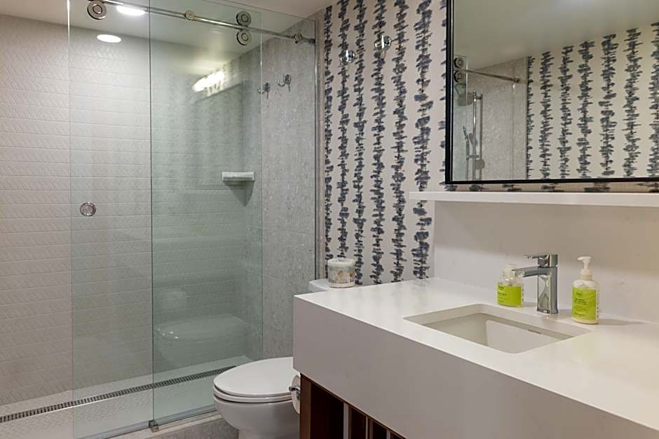 Hotel Canoe and Suites