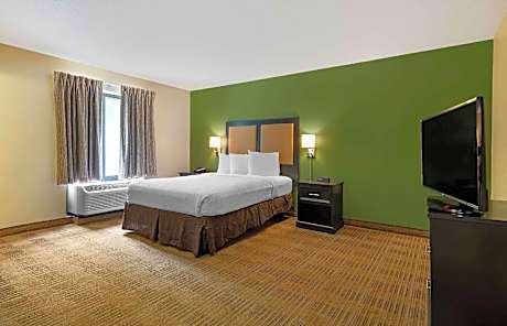 2 Bedroom Suite 2 Queens Accessible Non-Smoking