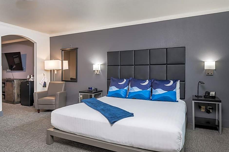 Photo 1 of 50 of Wood River Inn & Suite