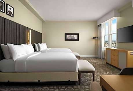 2 Queen Hearing Accessible