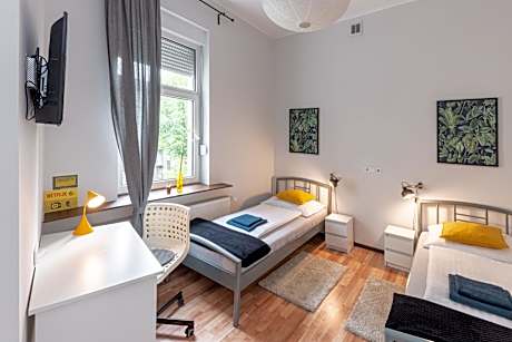 Standard Twin Room with Shared Bathroom