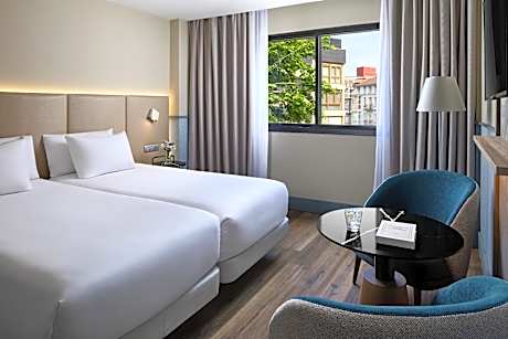 Standard room (3 adults)