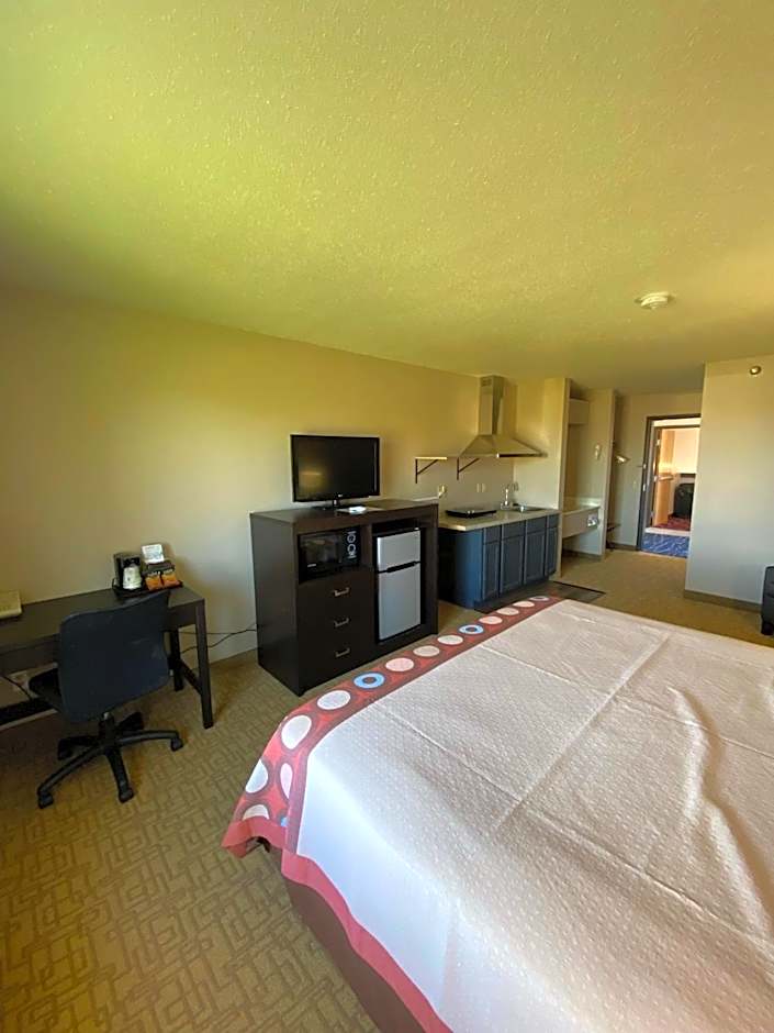Super 8 by Wyndham Jackson MN