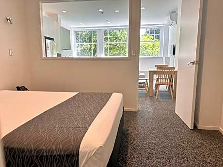 Deluxe Two-Bedroom Apartment with Garden View