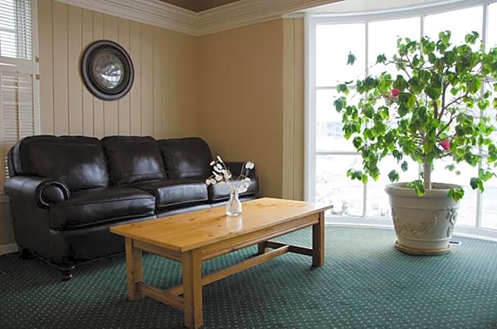 Rockford Alpine Inn & Suites