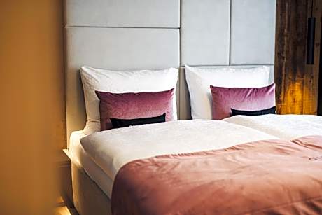 Apartment with Mountain View