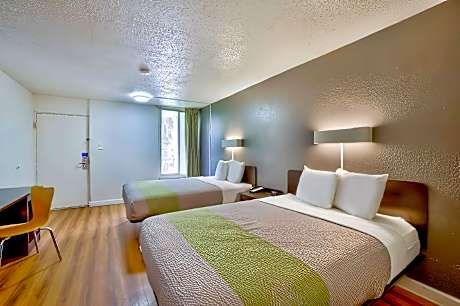 2 Queen Beds | Smoking, Mini Fridge