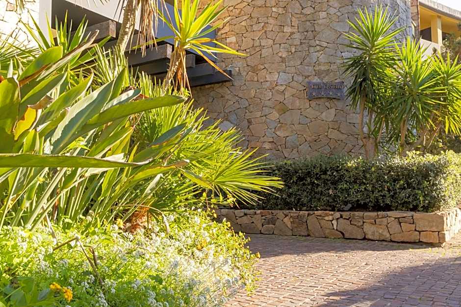 Hotel with swimming-pool in Arborea just 600 meters from the sea