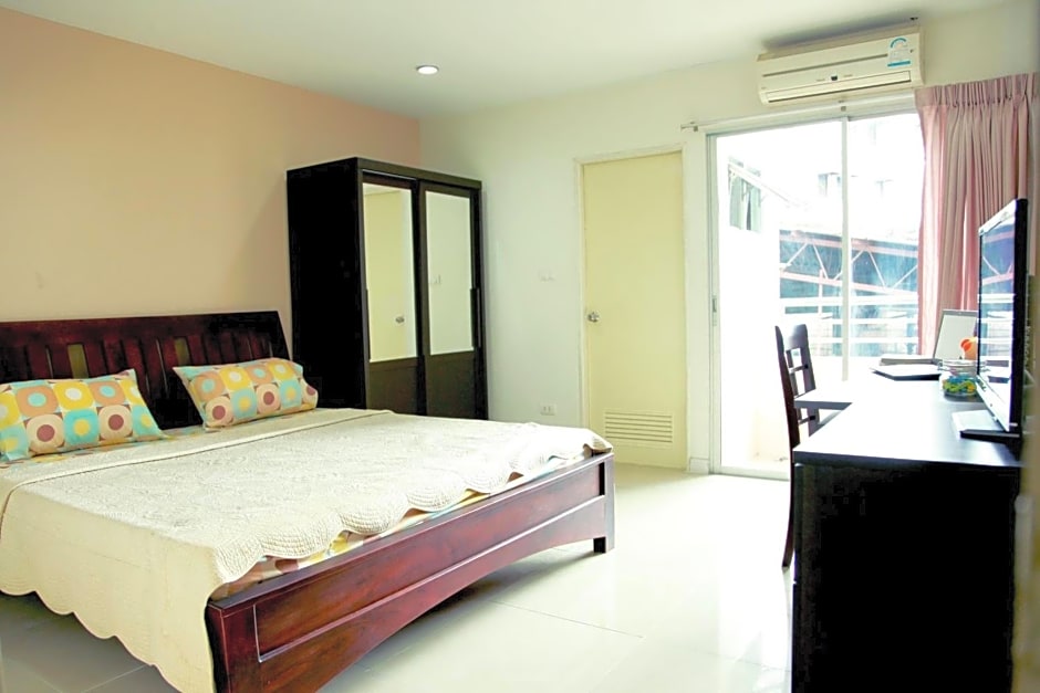 Mee sook Hotel and Residence