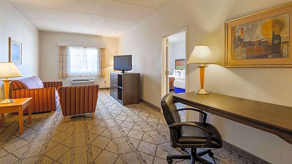 Best Western Plus Newport News Inn & Suites