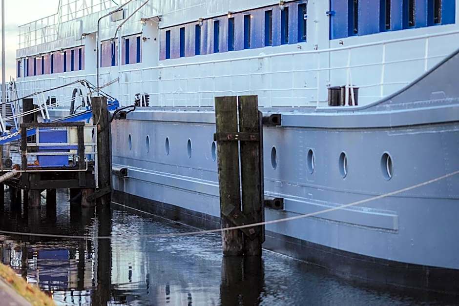 ARCONA - Übernachten auf dem Wasser - direkt am Bontekai