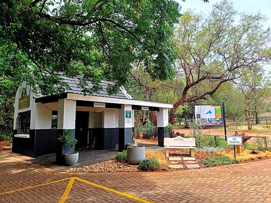 Cock & Bull Restaurant - Pub - Accommodation