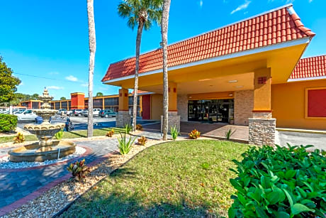 Quality Inn and Suites Riverfront