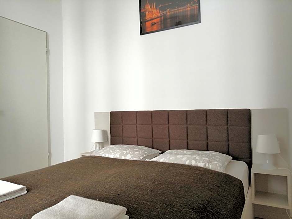 Zoom-Budapest Apartments