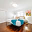 Tropical Oasis - King Beds - Free Netflix & Parking - Fast Wi-Fi