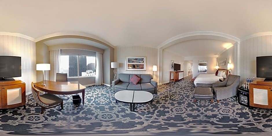 Photo 1 of 1 of Grand 1 King Bed, City View