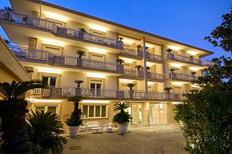 Green Park Hotel