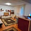 VillaWeb 9rooms - Long term business aparthotel 29 Euro per night per room, min 3months