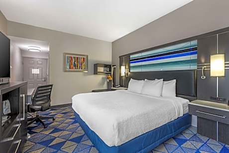 King Room with Roll-In Shower - Disability Access