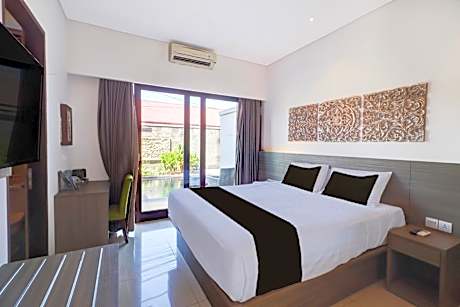 King Suite with Pool View