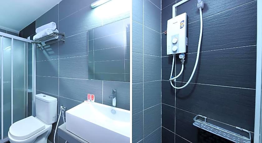 Super OYO 246 Link Inn