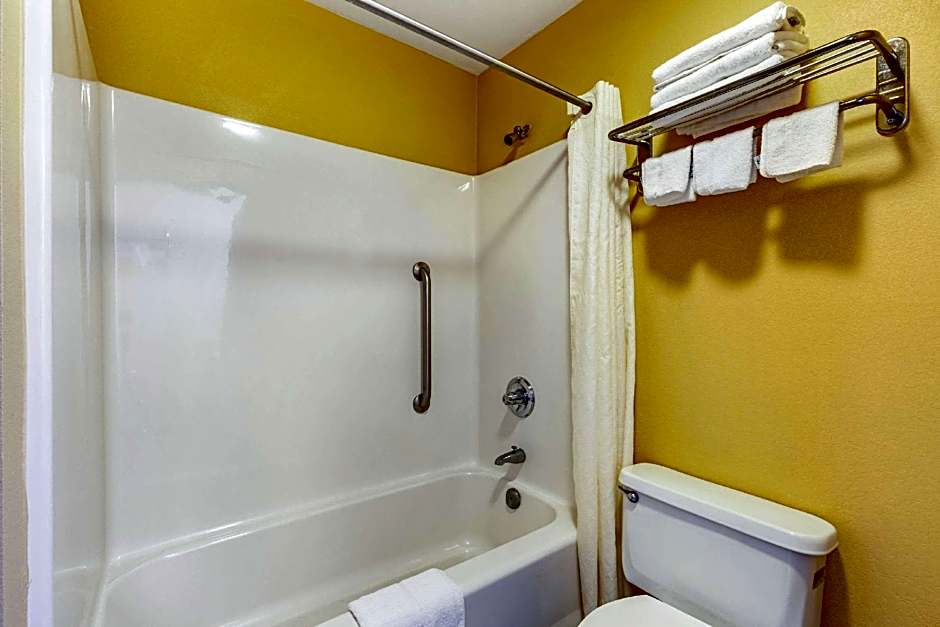Econo Lodge Northport near University