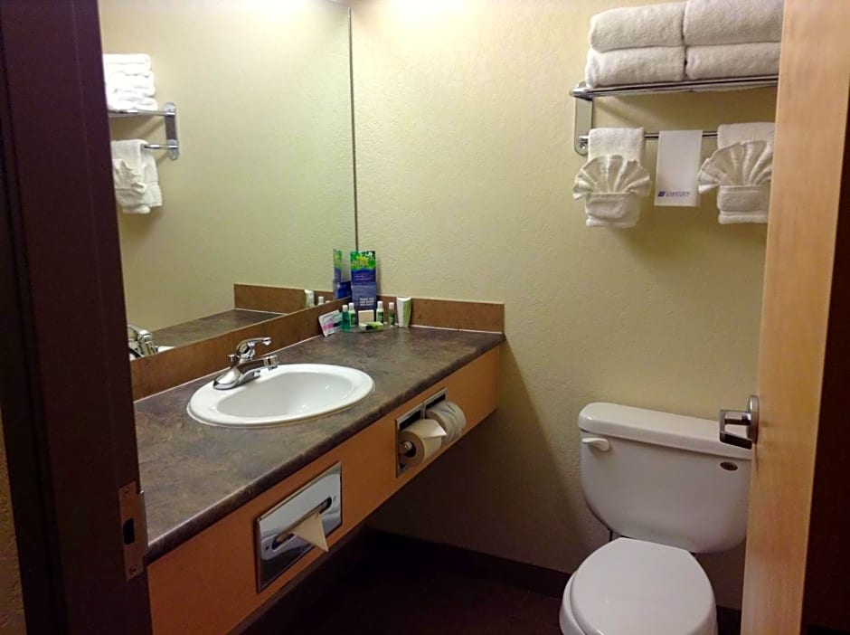 Lakeview Inns & Suites - Fort Nelson