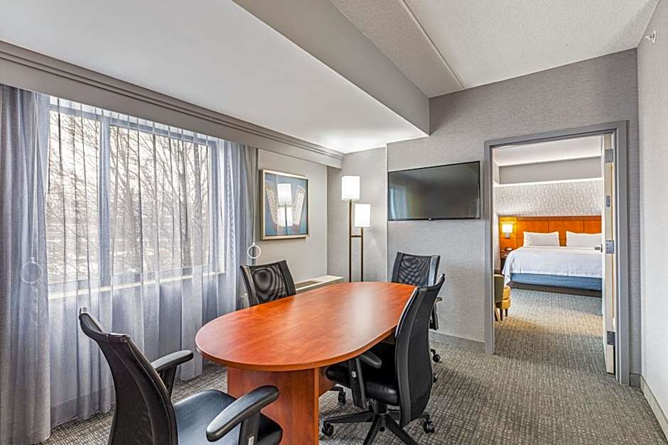 Courtyard by Marriott Boston Waltham