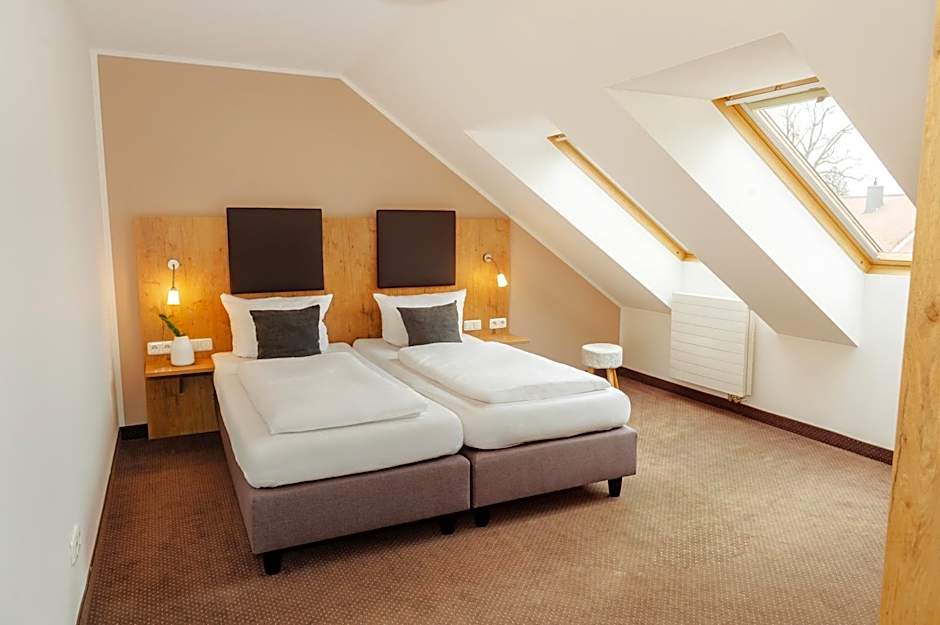 Hotel am Hachinger Bach by Blattl