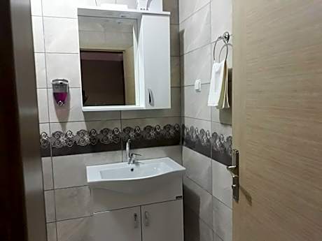 Economy Triple Room with Shared Bathroom