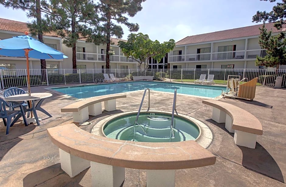 Motel 6-Santa Ana, CA - Irvine - Orange County Airport