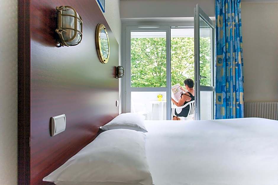 Photo 1 of 10 of Double Room