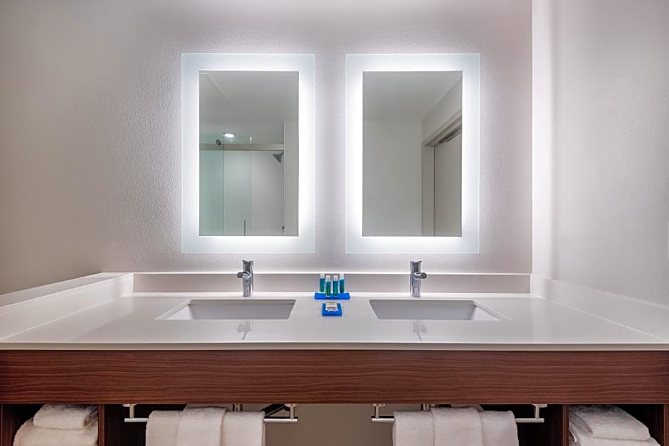 Holiday Inn Express & Suites Santa Ana - Orange County By IHG