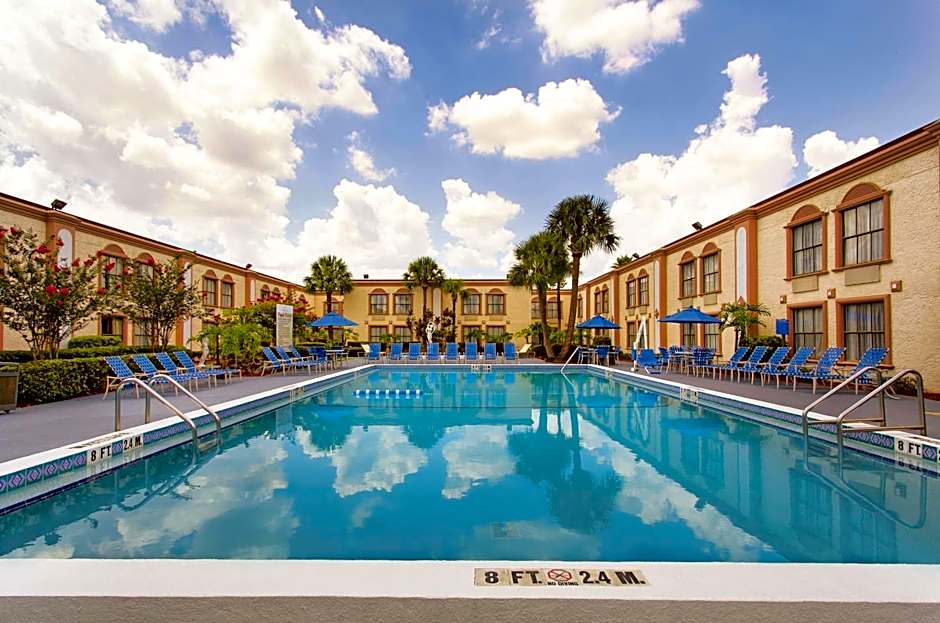 Photo 1 of 32 of La Quinta Inn & Suites by Wyndham Orlando International Drive No